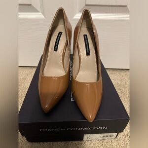 NIB French Connection Women's Tan Pantent Pumps